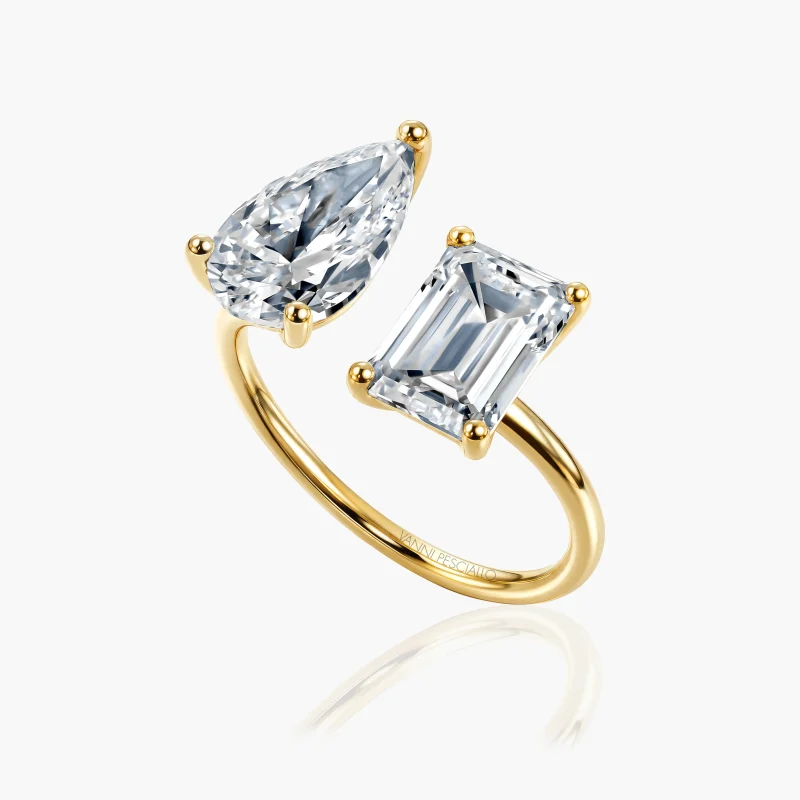 Anello Voltige Toi et Moi, taglio goccia e smeraldo in oro giallo 18kt